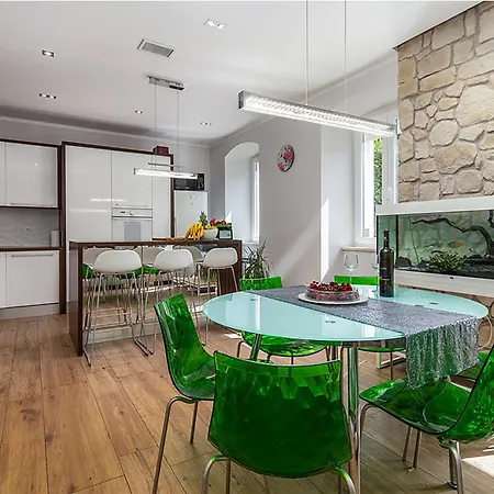 Apartment Under The Wine Grapes -